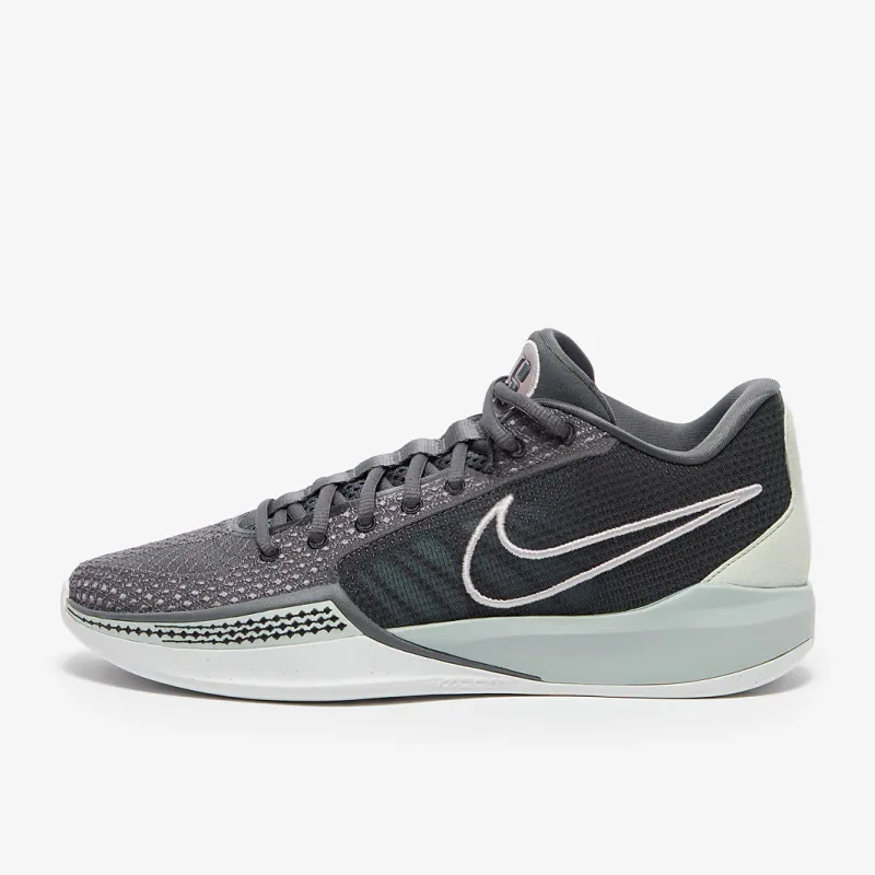 Nike Womens Sabrina 1